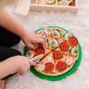 Legemad i træ , pizza med pynt